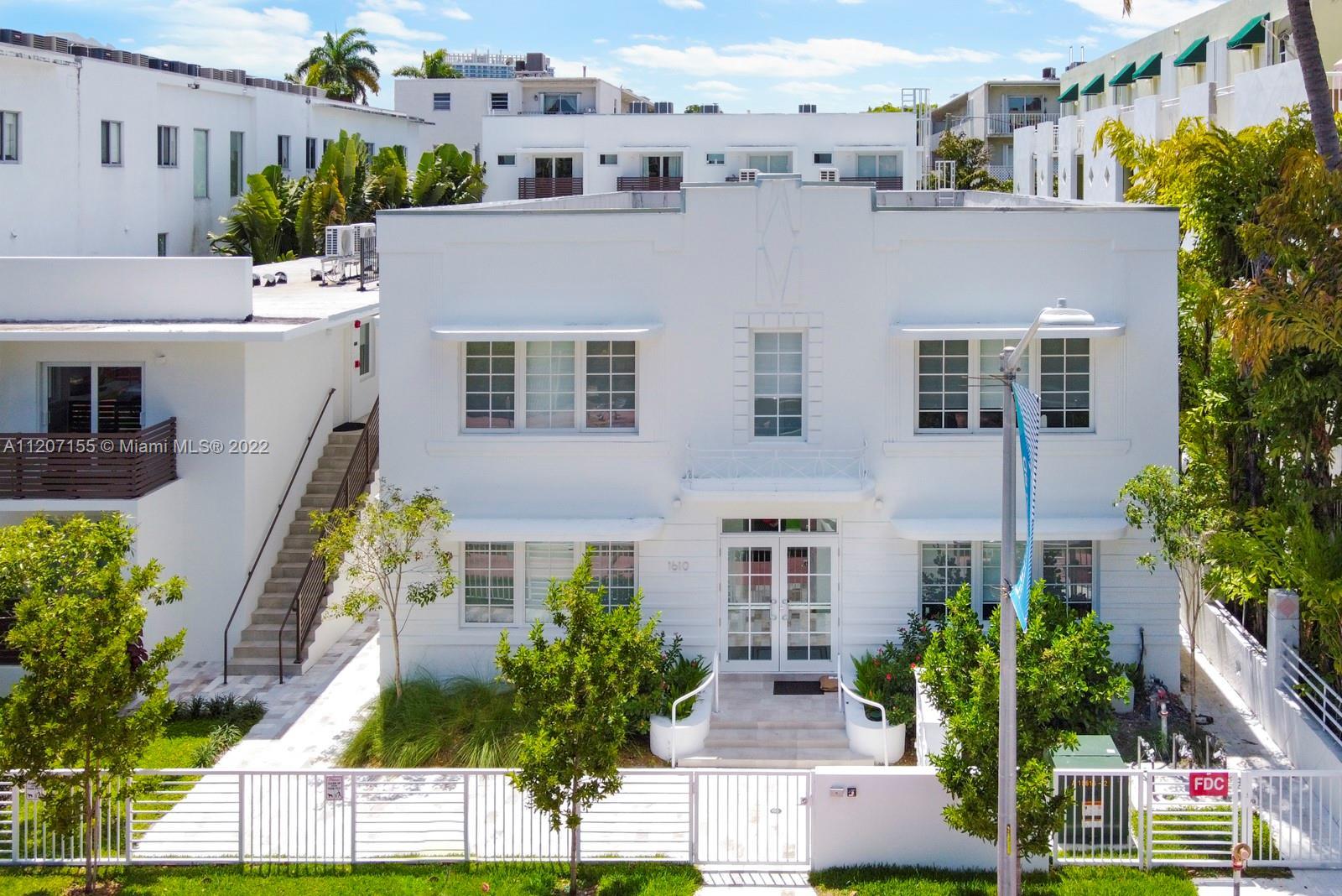 Located in the heart of Miami Beach steps from Lincoln Road, Restaurants, Parks and Beaches! State o