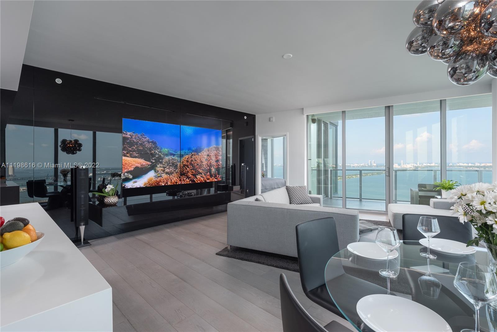 Best Floorplan at Biscayne Beach! 3 bed +den & 4 bath sky residence w/natural light from Sunrise to 