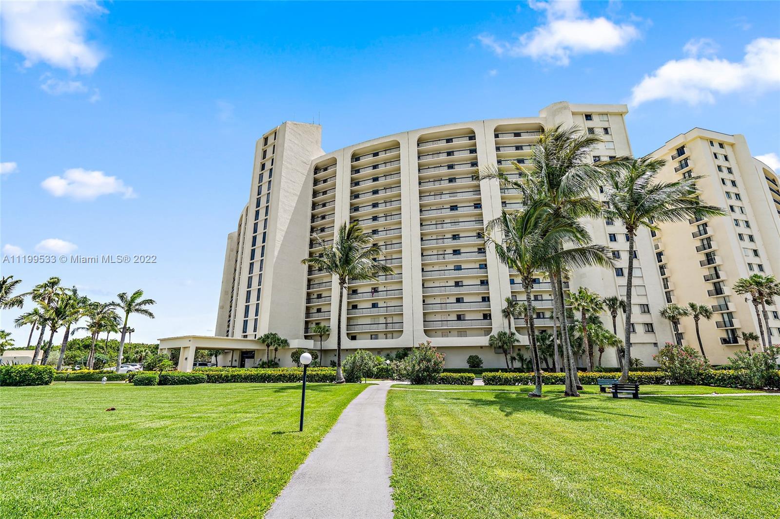 This spacious end unit is located in one of Jupiter’s most premier direct ocean high rises. The floo