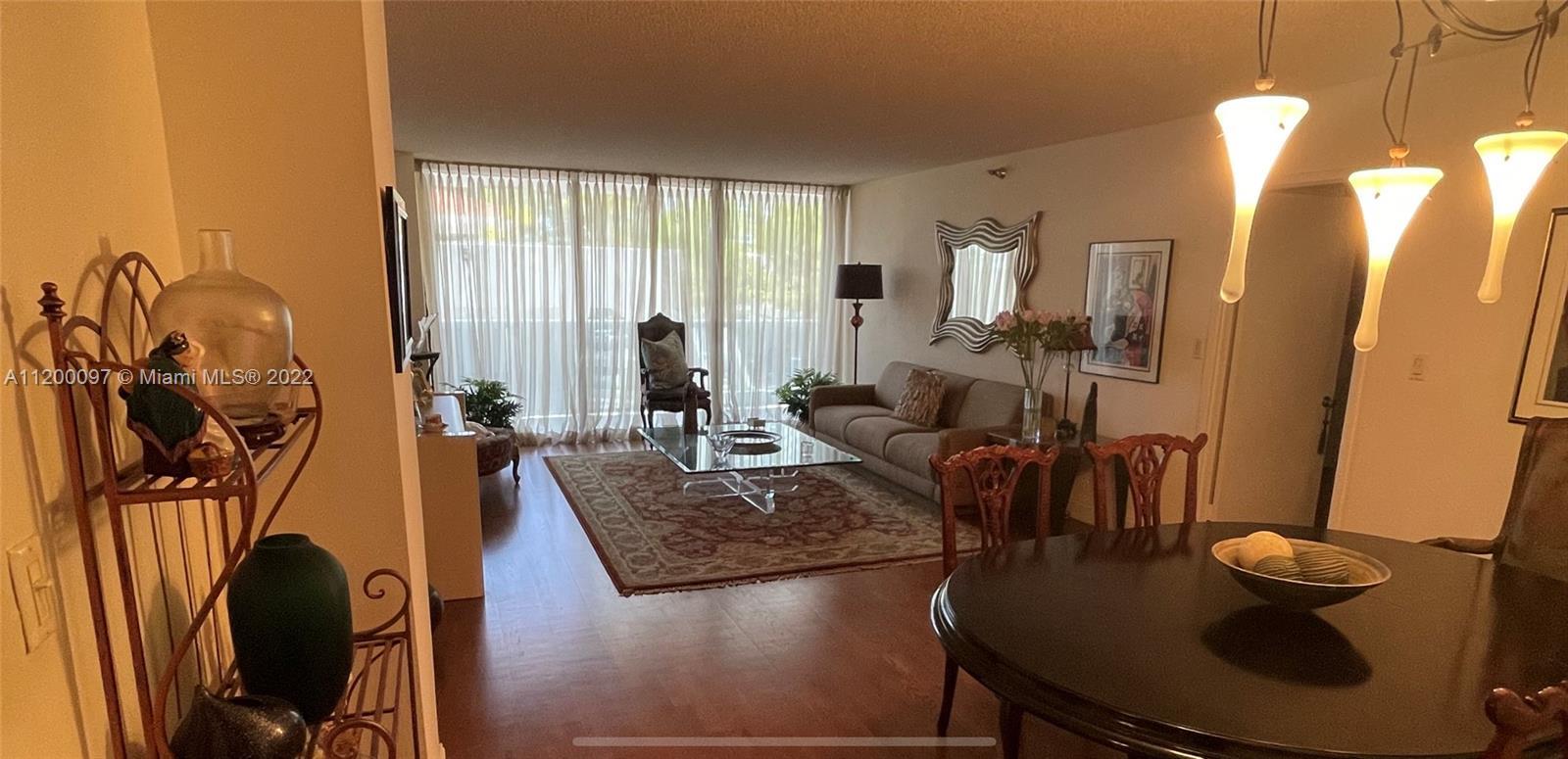 Beautiful 2 bedroom/2 bathroom condo with real wood floors in the heart of Aventura on "the circle."