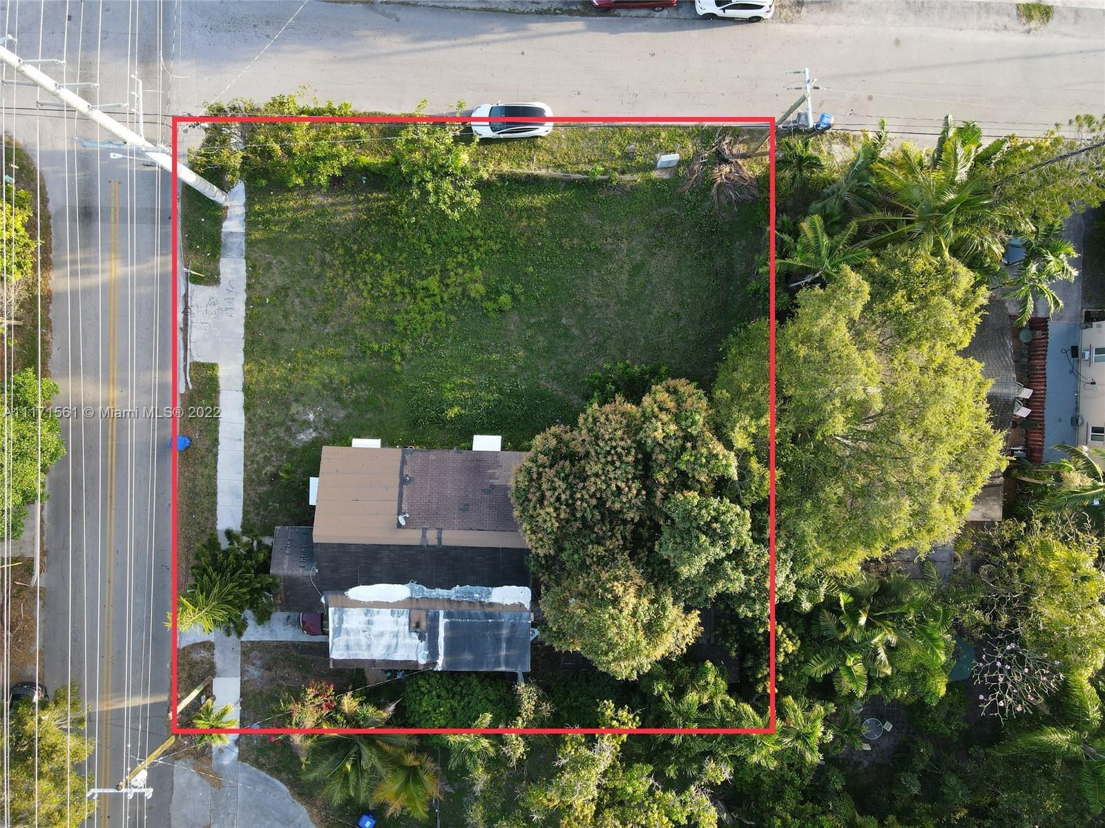 Perfect squared 10kSQFT corner lot with great building opportunity in a great location in hollywood!