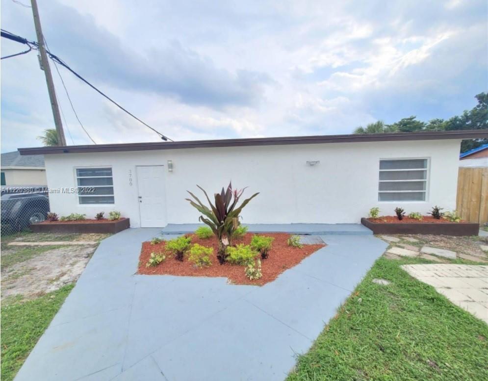 Recently remodeled 3/2, corner house in Fort Lauderdale. Large lot fronting three streets. Brand new