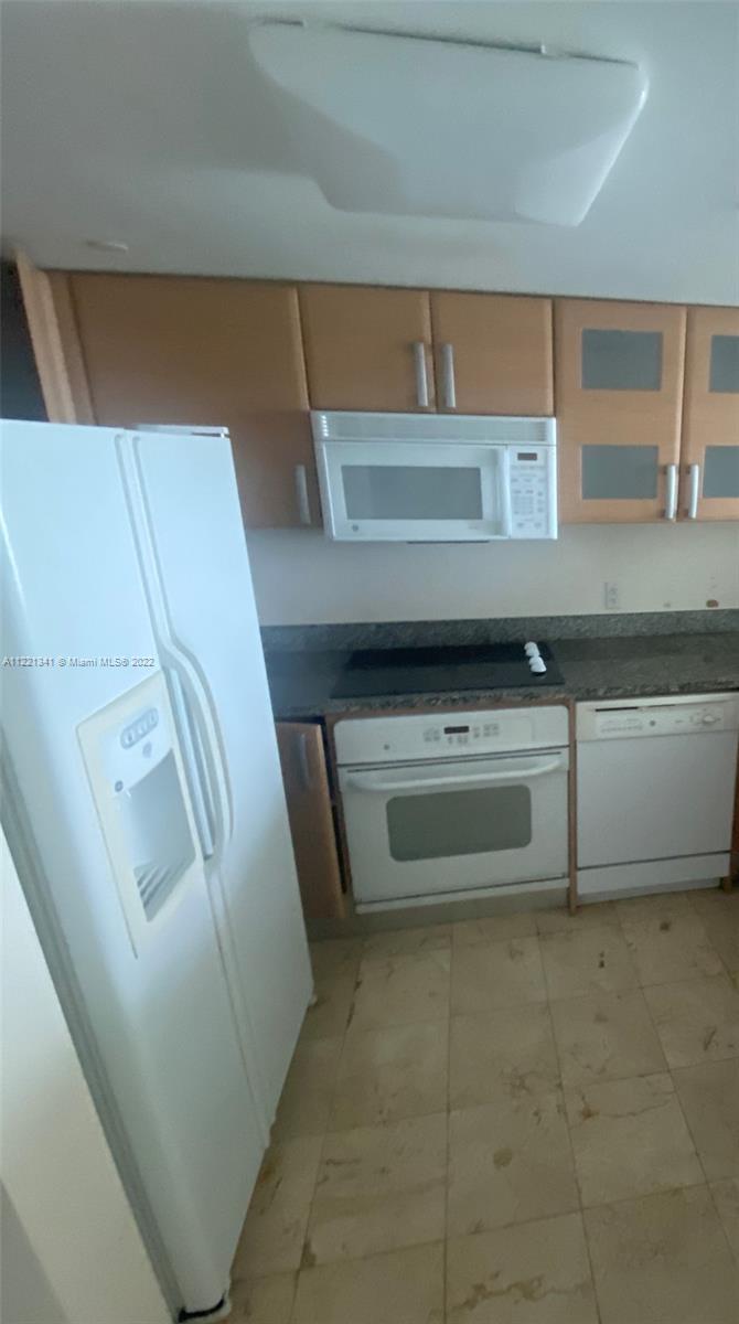 Beautiful one bedroom, one bathroom conveniently located in the Miami Brickell area, with easy acces