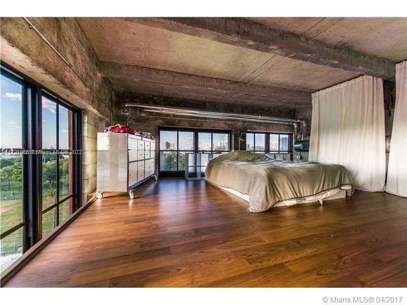 Gorgeous NYC STYLE INDUSTRIAL LOFT, LIVE & WORK. Open floor plan with a separate den/bedroom on seco