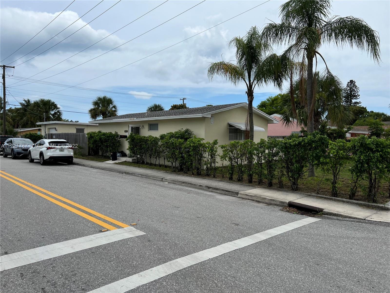 This 2/1 home is located right in the heart of Lake Worth Beach. 5 min from the Beach and all the wa