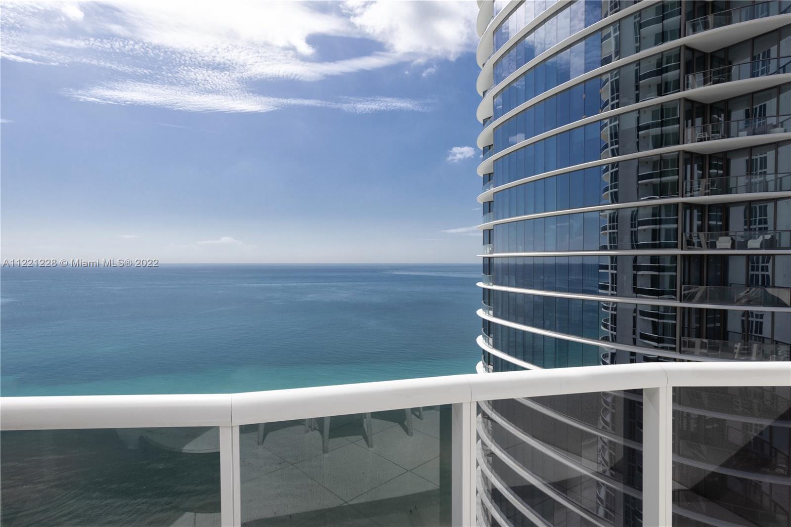 Unique beachfront apartment located at Sunny Isles Beach. Amazing intracoastal and ocean views. Flow