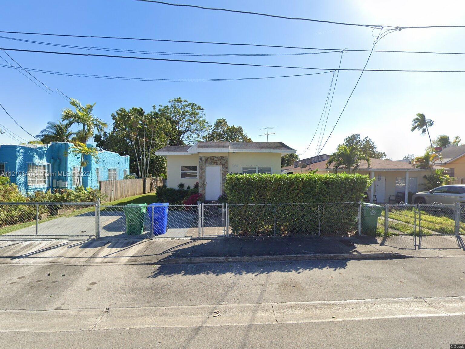 1940 NW 27th St