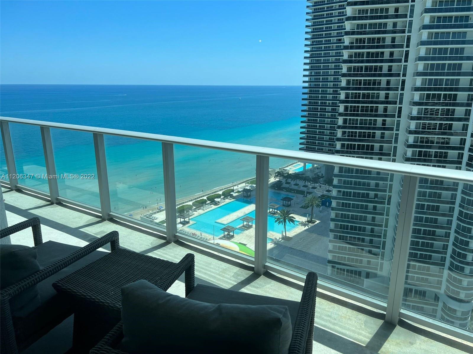 Amazing 1/1 unit with breathless ocean view. Best priced high floor unit with this view!! 
Have you