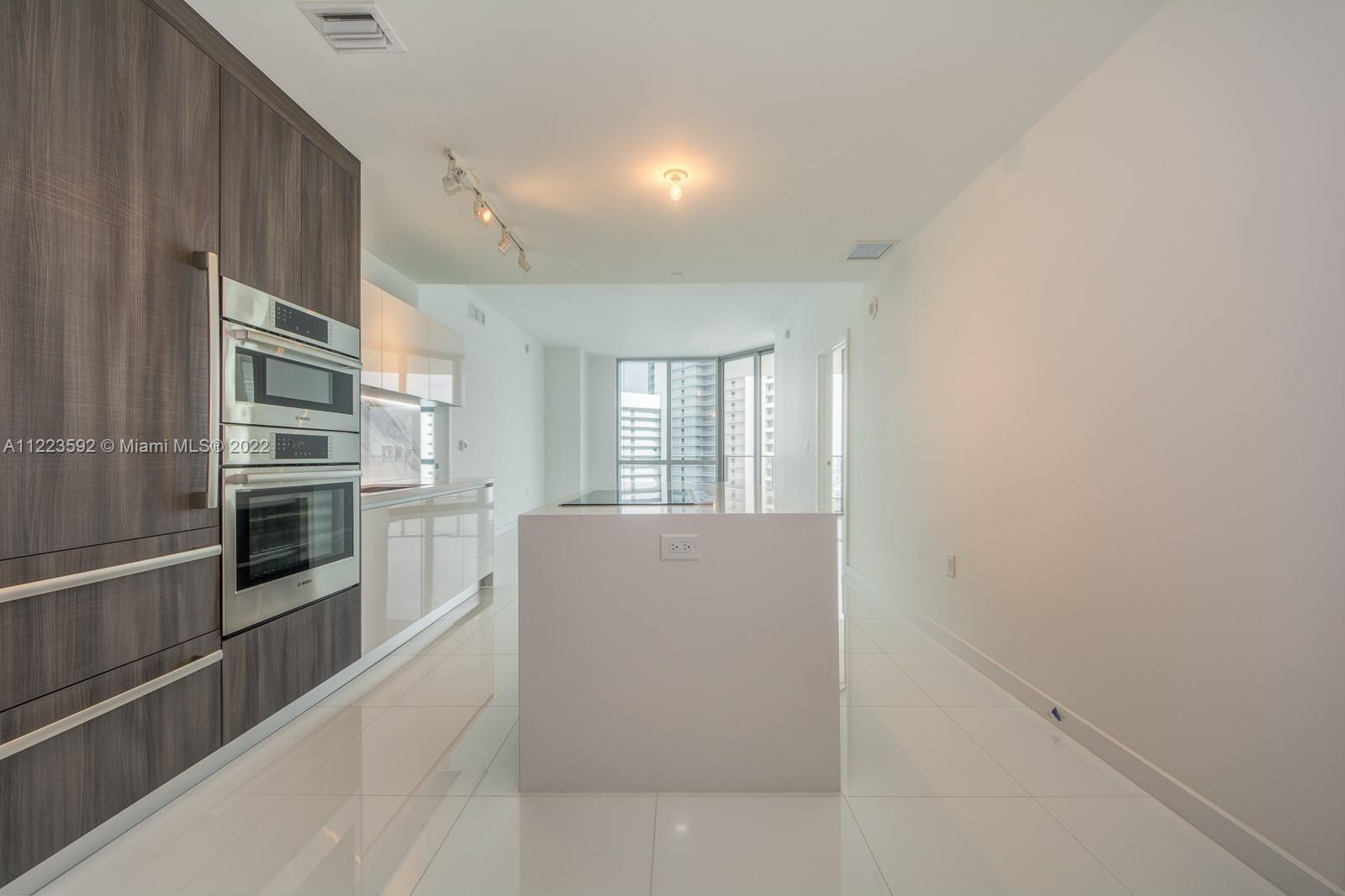 Stunning new construction unit @Paramount Miami World Center, 42th floor unit facing South-East with