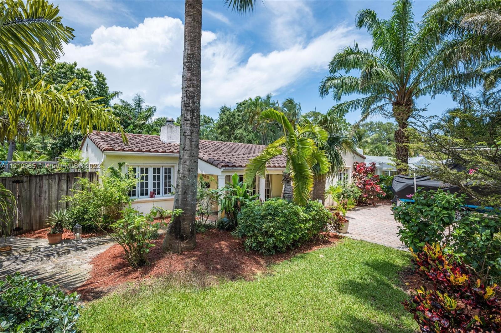 Location Location Location. This charming 1,669sf 3 bed/2 bath Tarpon River home has it all. Open fl