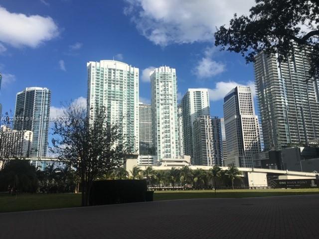 Beautiful corner unit at Brickell on the River with direct water views 2 bed/ 2.5 baths, SS applianc