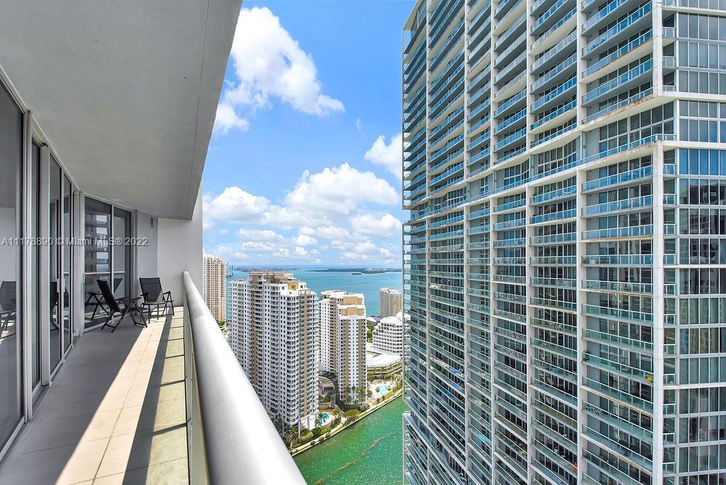 LUXURIOUS CORNER UNIT Located at ICON BRICKELL, with beautiful water views of Biscayne Bay, the Miam