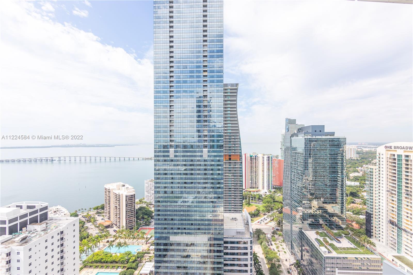 *NO RENTAL RESTRICTIONS - NO HOA APPROVAL NEEDED* STUNNING UNIT IN THE HEART OF MIAMI LOCATED IN THE