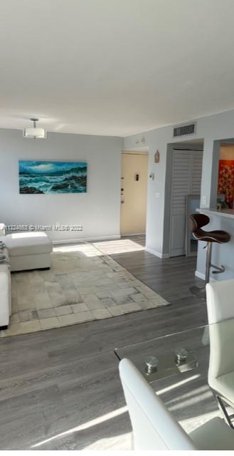 Nice redone  one bedroom in the heart of south beach -- priced to sell with balcony and parking-
wa