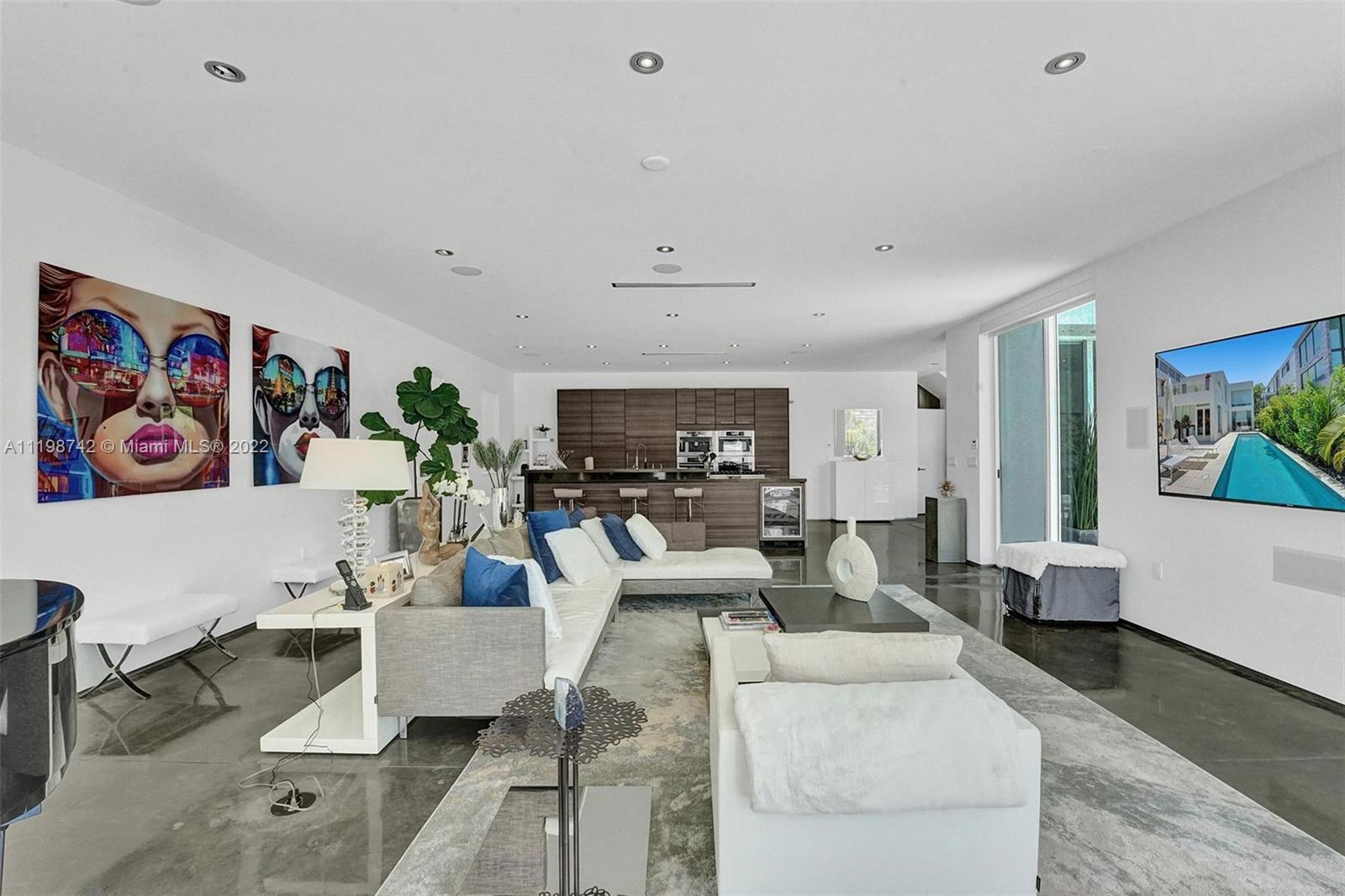 Contemporary Home for Sale in Fort Lauderdale!  One of a kind 4 Beds 4.5 Baths on 3,254 sqft. This m