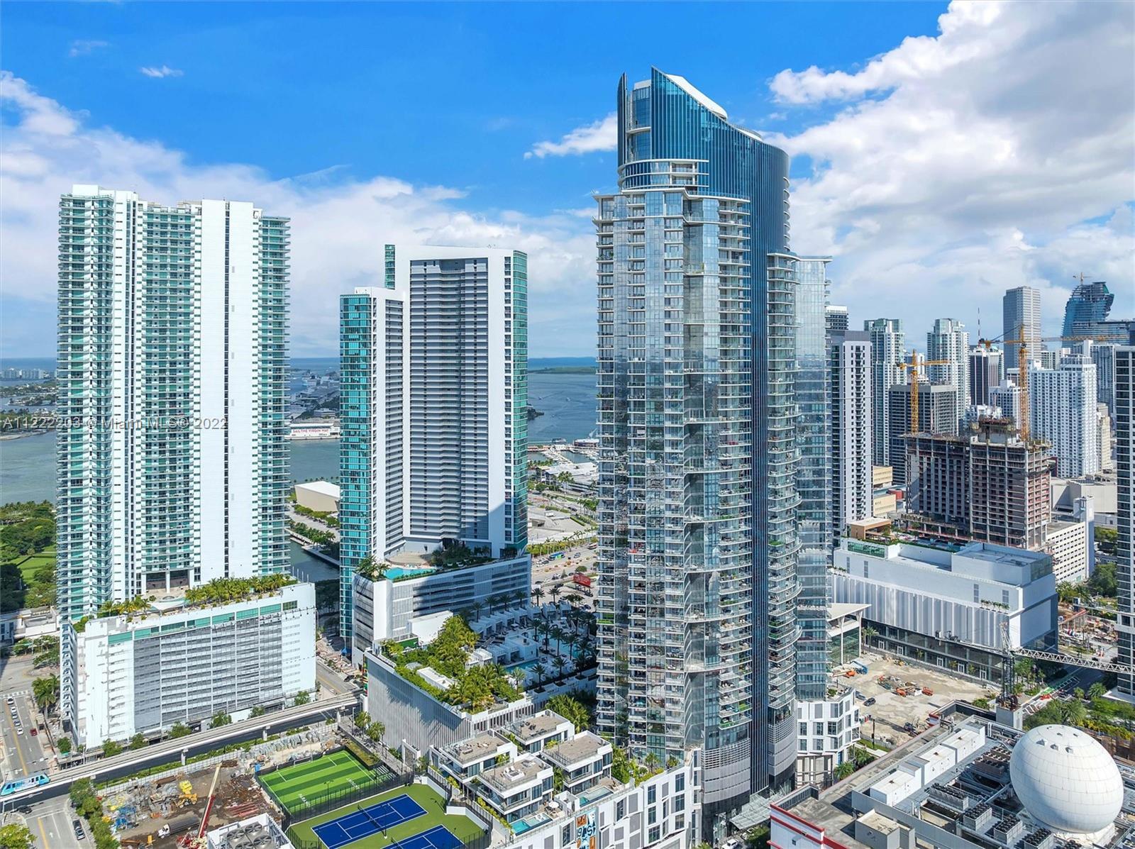 With the most amenities in the world, Paramount Miami Worldcenter offers an incredible urban experie