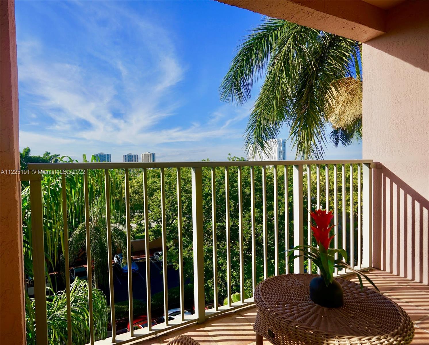 Spacious one bedroom located in the Yacht Club at Aventura, around Aventura Golf Course. The Yacht C