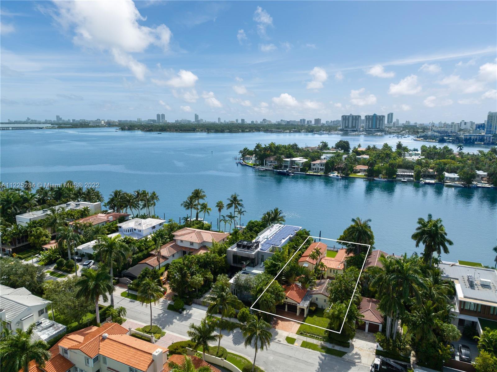 Introducing the lowest priced waterfront property on the Venetian Islands! This East facing cottage 