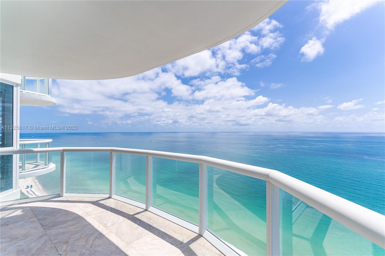 Experience striking unobstructed views of the Ocean, Miami Beach, and the Miami Skyline from this 33
