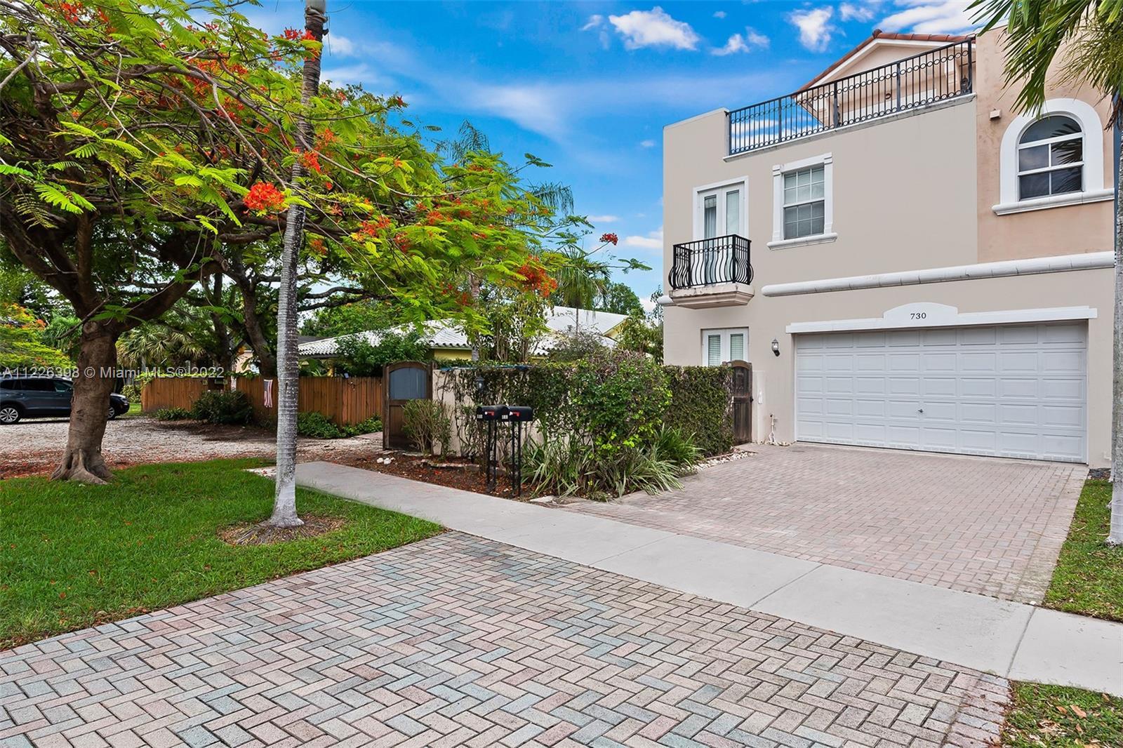 VICTORIA PARK*2 CAR GARAGE 3 LEVEL TOWNHOME LOCATED IN DOWNTOWN FORT LAUDERDALE*EXPANSIVE VIEWS FROM