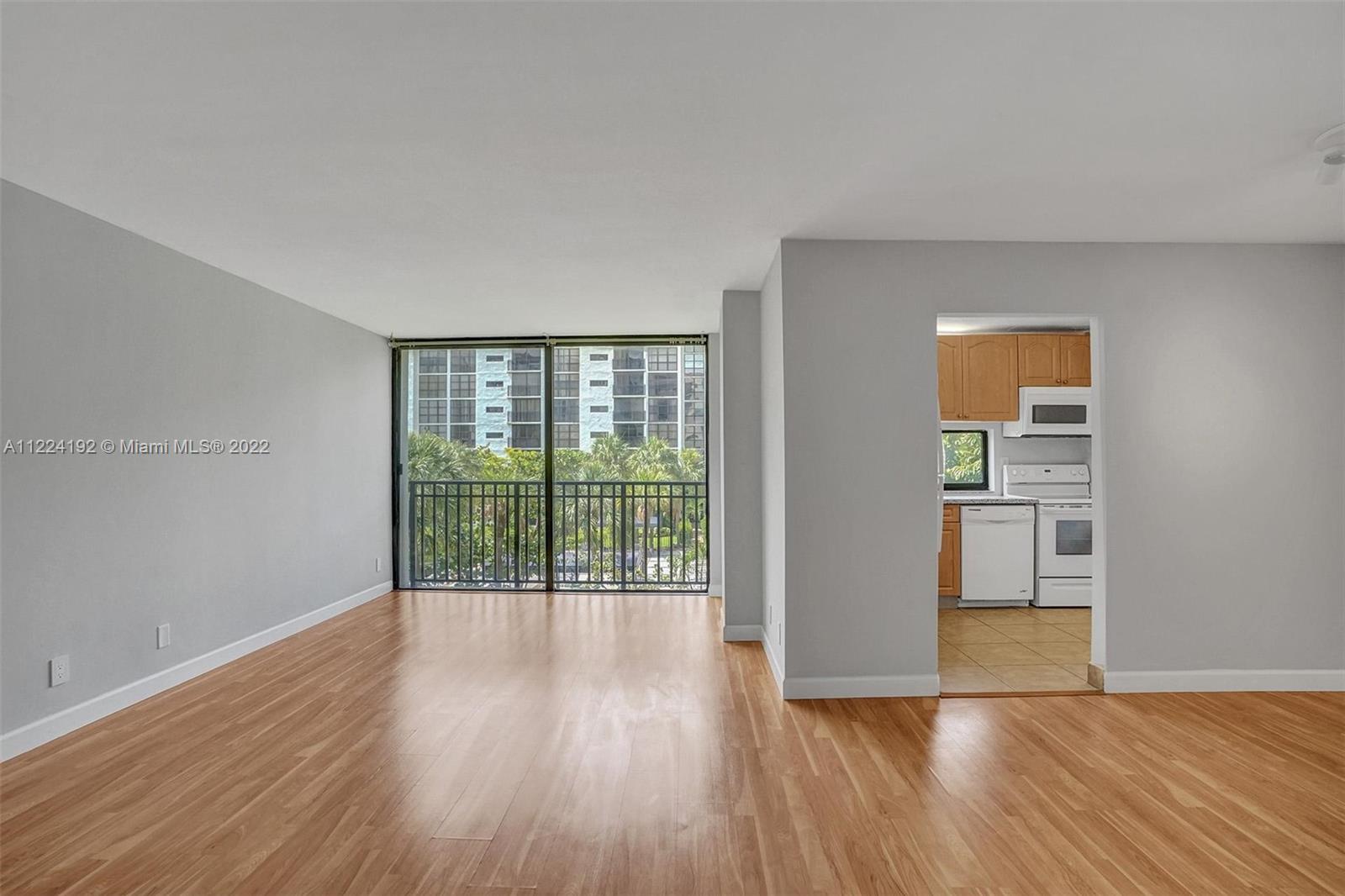 Beautiful and spacious 1Bed, 1.5 Bath condo in gated community in Sunny Isles Beach. Freshly painted