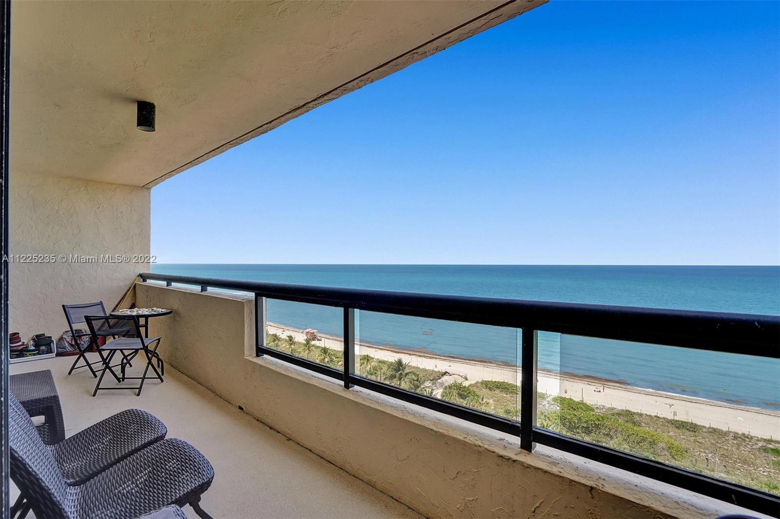 Relax on the balcony and enjoy the breathtaking views of the Atlantic Ocean.  The owner says her fav