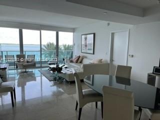 Modern apartment with stunning views of the Biscayne Bay and Ocean. One of a kind 2 bed / 3 full bat