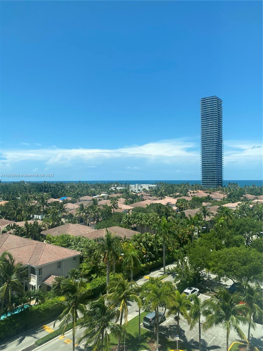 Amazing unobstructed views to ocean, and intercostal, next to the Beach, close to Aventura mall.