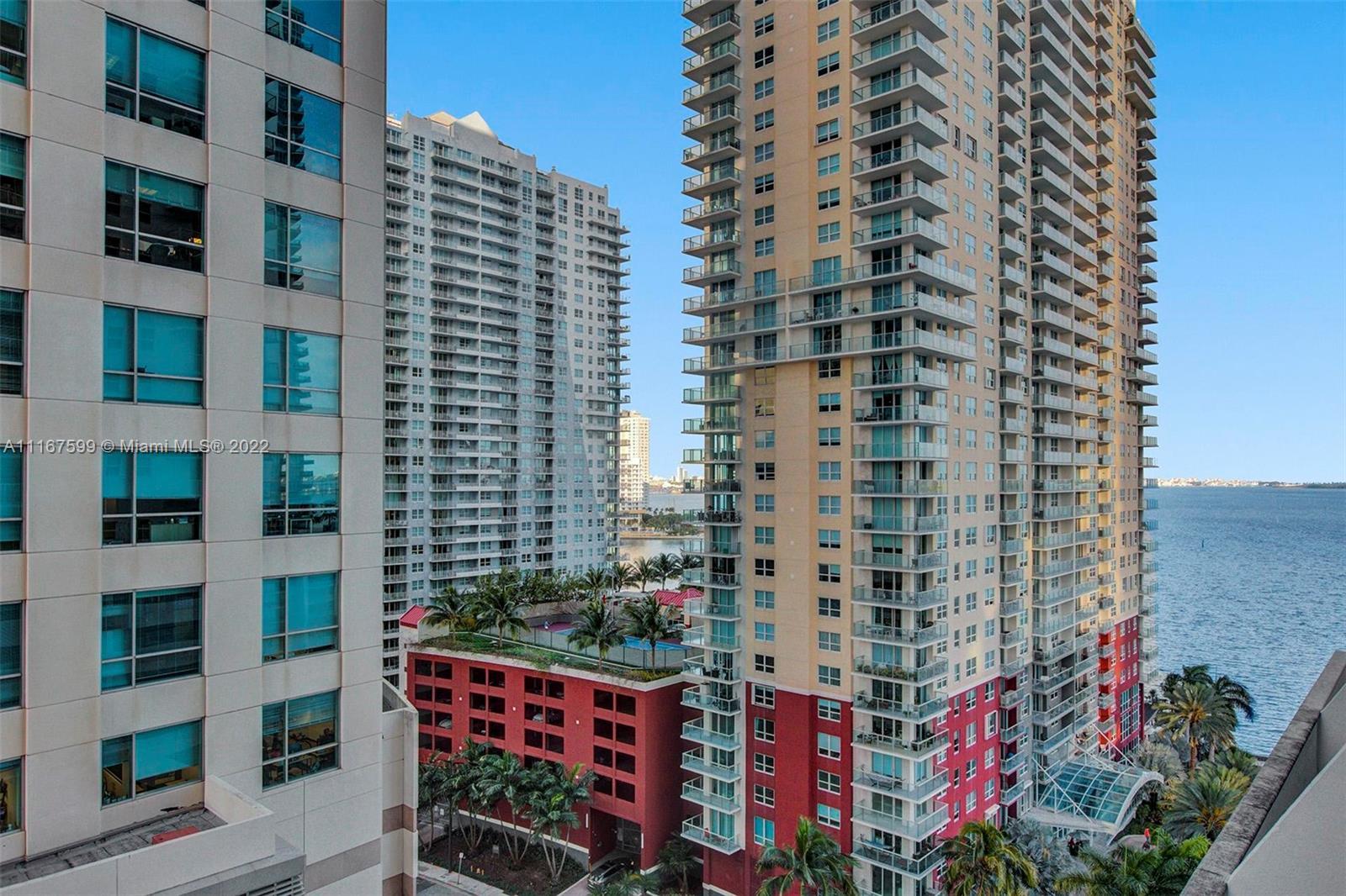 Spacious and bright 1 bedroom 1 bathroom condo in the heart of Brickell. South facing views of the c