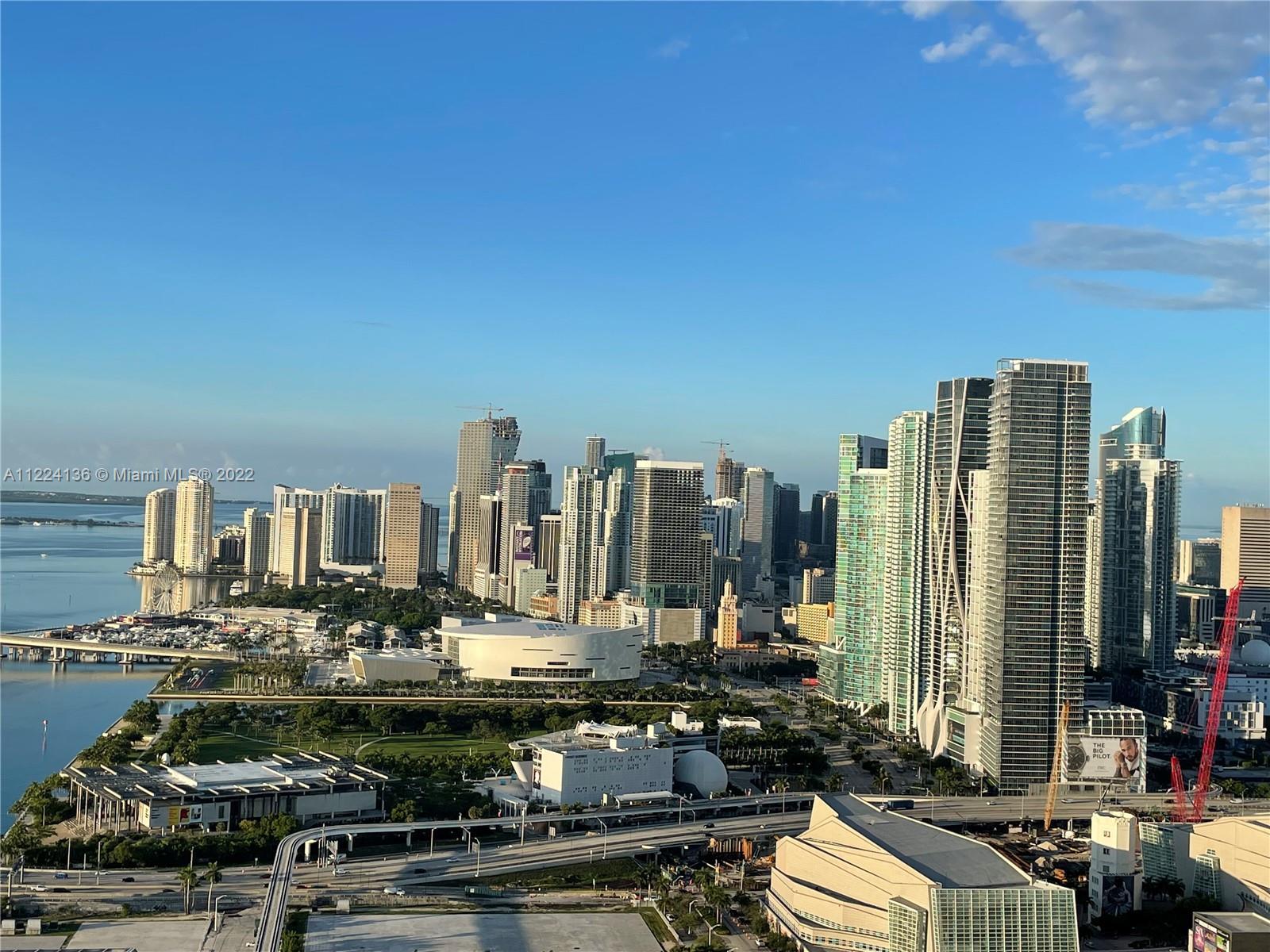 Someone said views? The most spectacular view Miami has to offer on the top of the 51st floor "skypa