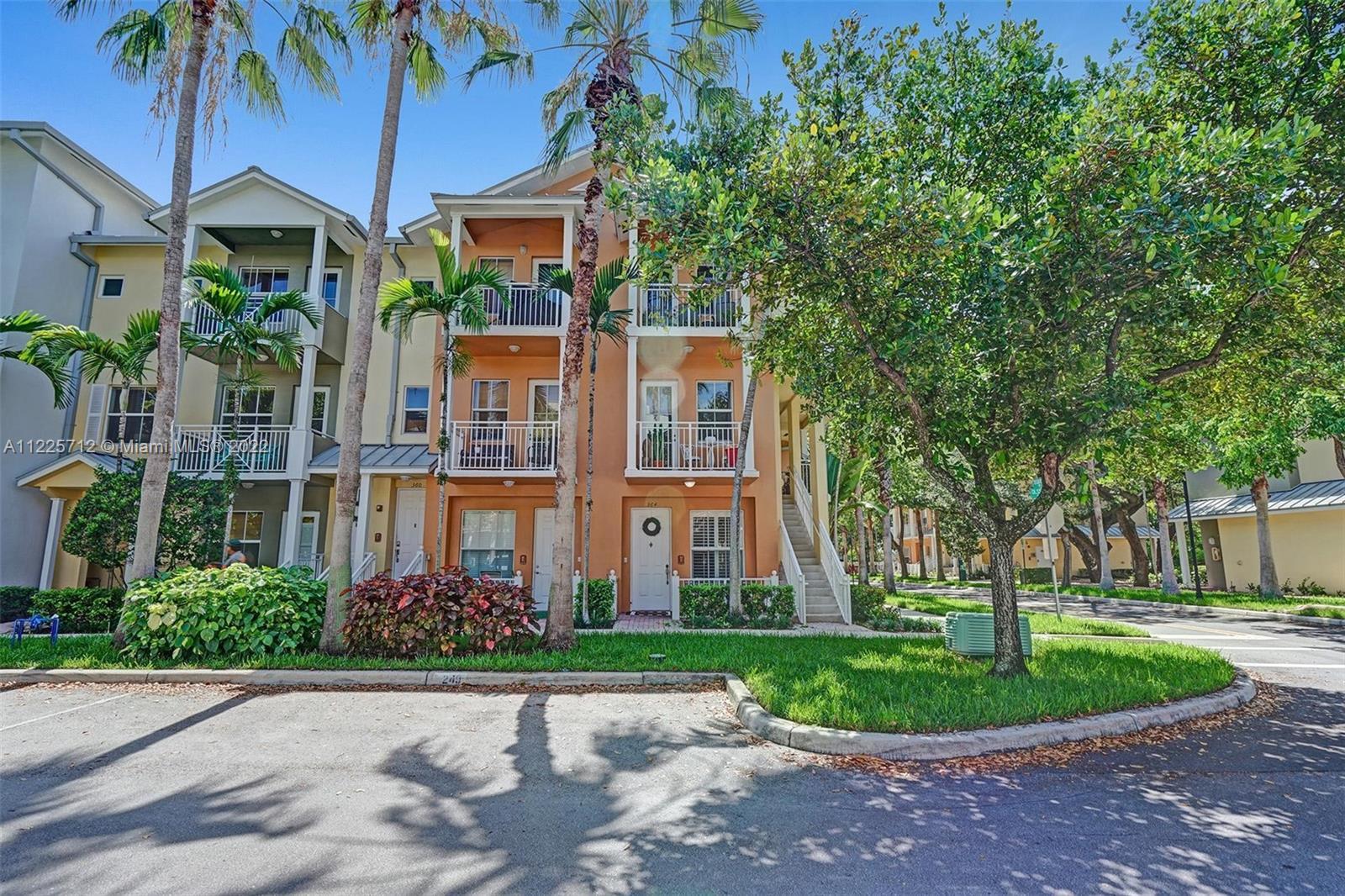 Located in the heart of Downtown Fort Lauderdale awaits this hidden gem 1 bedroom, 1 bathroom corner