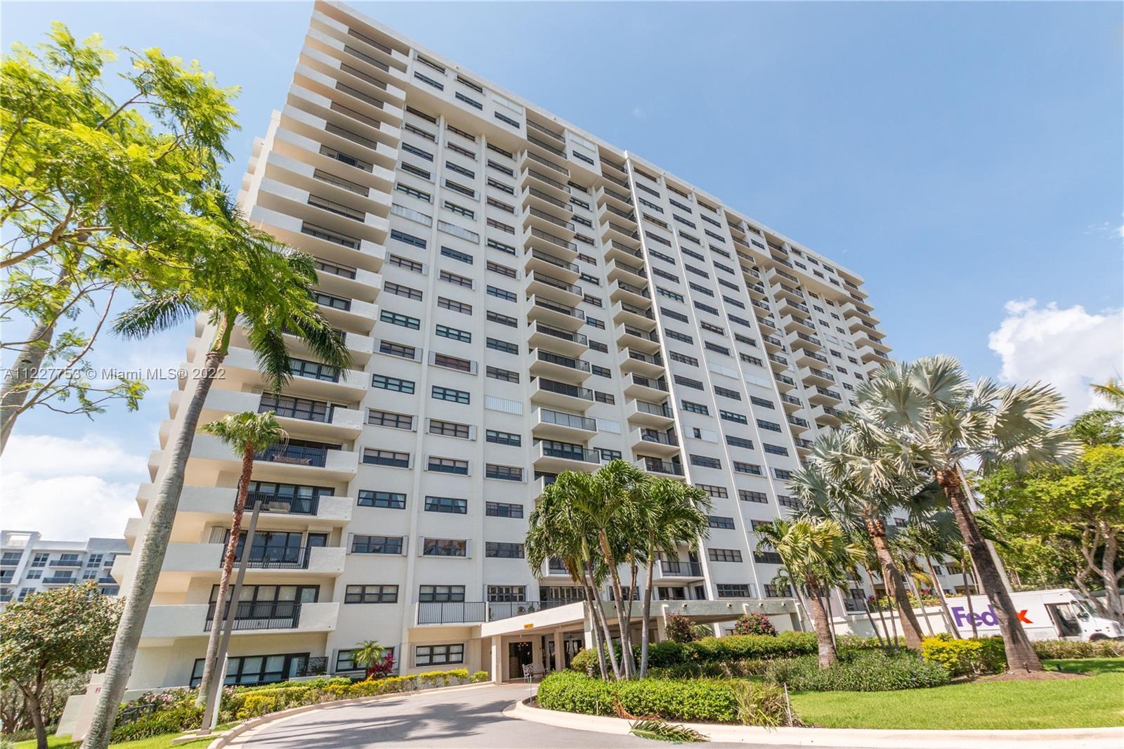 LARGE, AND VERY BRIGHT TWO-BEDROOM SPLIT FLOOR PLAN CONDO! BEAUTIFUL KITCHEN OFF THE DINING AREA tha