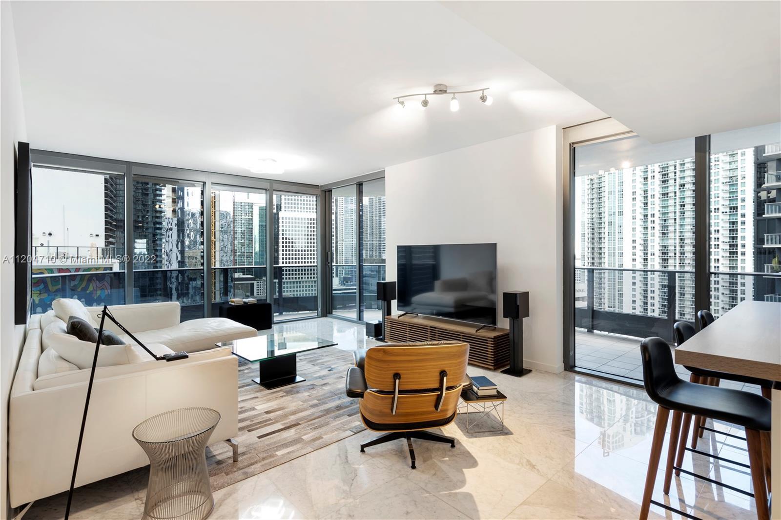 Experience unparalleled city living in this spacious Brickell Flatiron corner unit. Floor plan featu