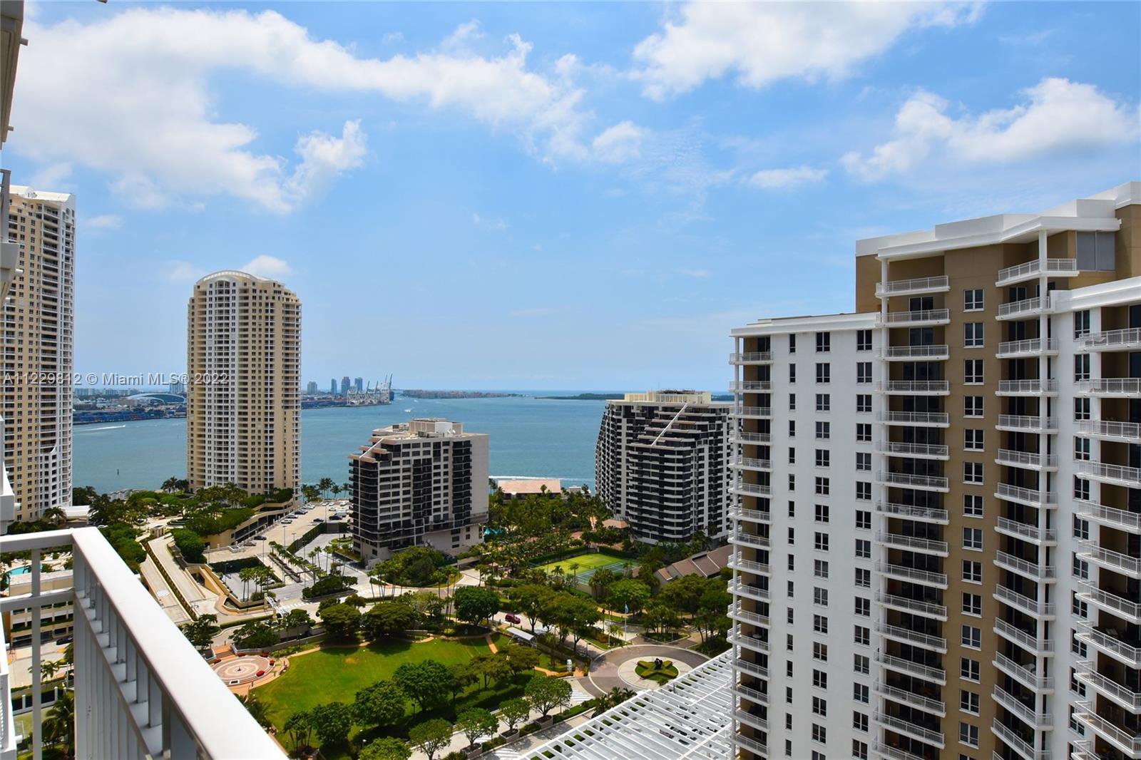 Amazing water and city views from this spacious 1 bed/1.5 bath in exclusive Brickell Key. This cozy 