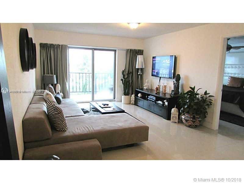 Large 1/1.5 condo unit with remodeling kitchen, bathroom, stainless steel appliances in the Heart of