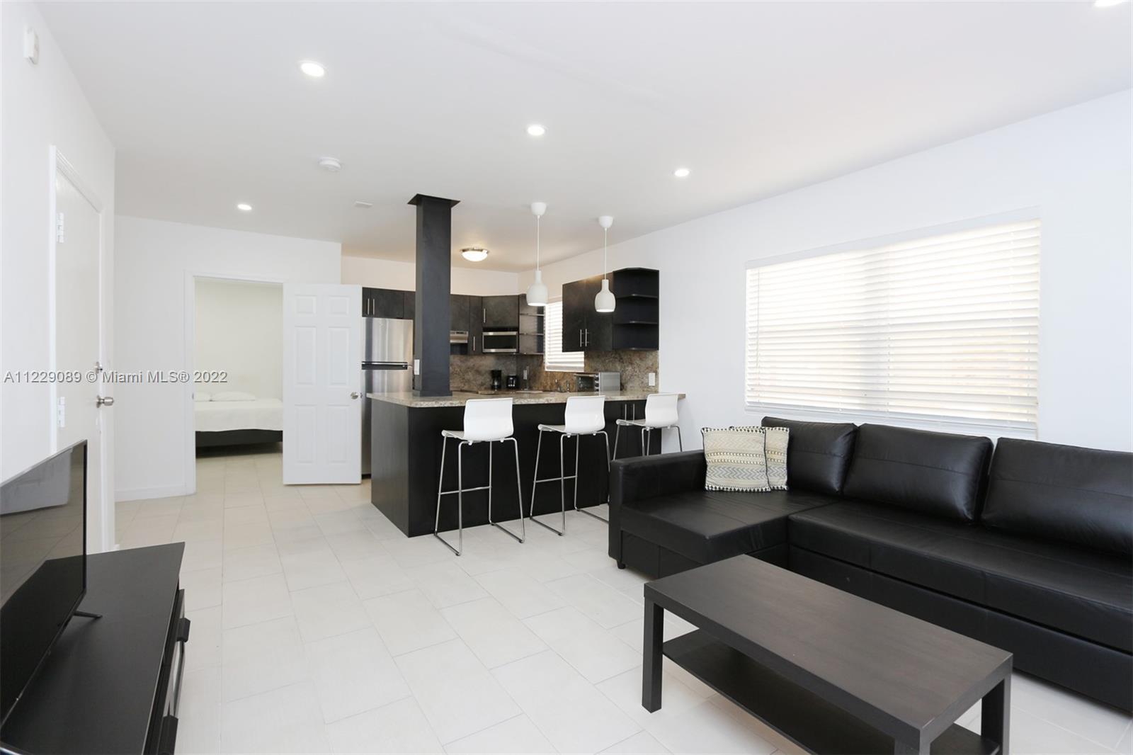 Fully Renovated Miami Beach Condo with 1 Bedroom/1 Bathroom in an excellent location. All stainless 