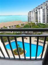 Bright and spacious 1bed/1.5 baths in exclusive Brickell Key. Enjoy Island living at its best. Great