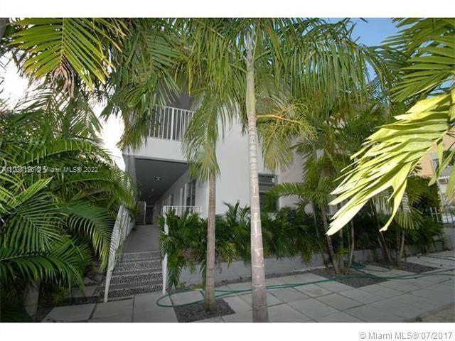 Perfect location right behind Lincoln Rd and 2 blocks from the beach. Nice renovated studio apartmen
