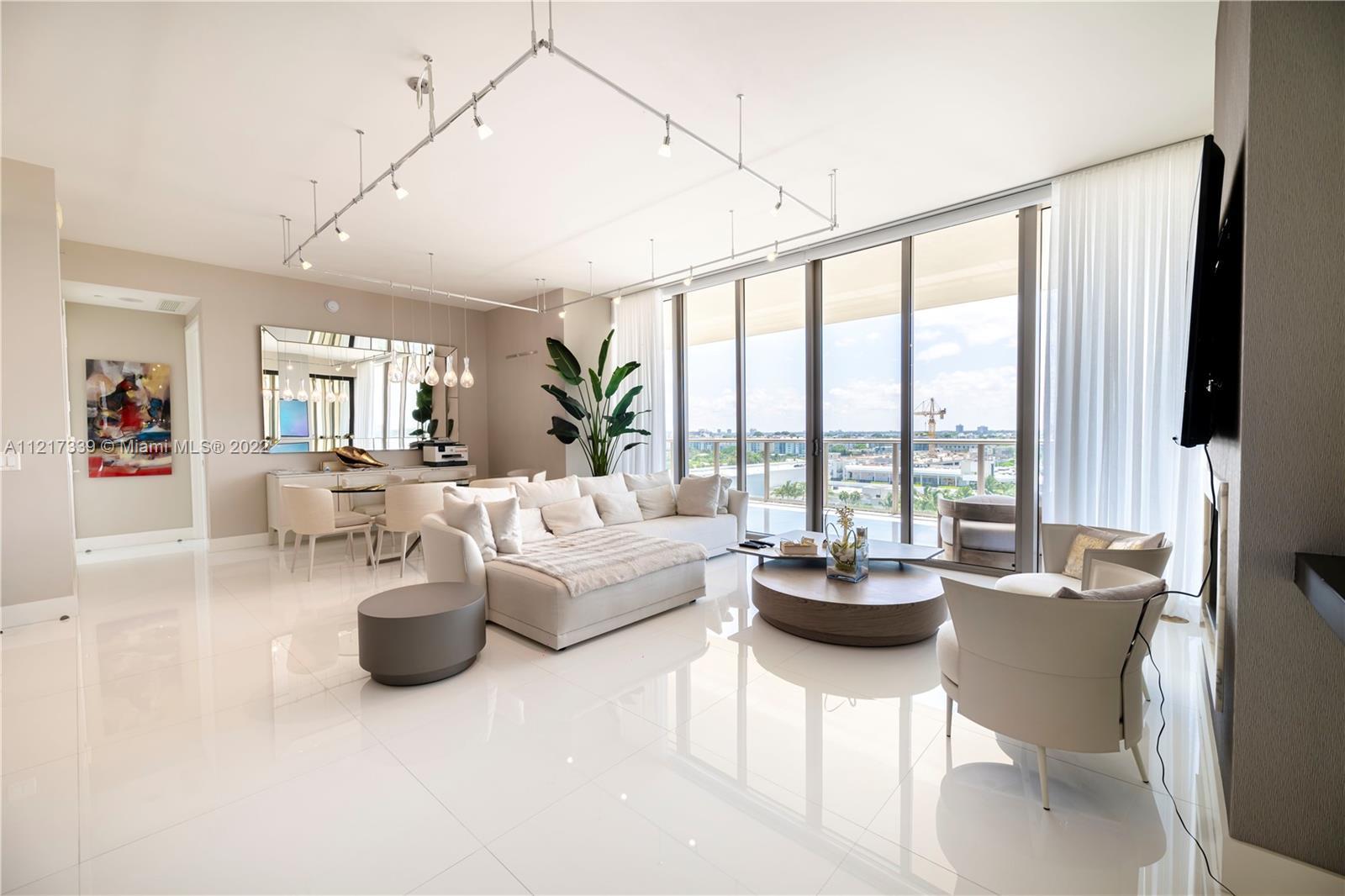 Remodeled 2 bedroom - 2.5 bathroom unit at St Regis Residences in Bal Harbour.
This unit features a