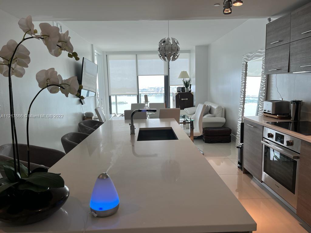 Luxurious high floor 2 Bed+Den/2.5 Bath at Paraiso Bay with endless direct views to Biscayne Bay up 