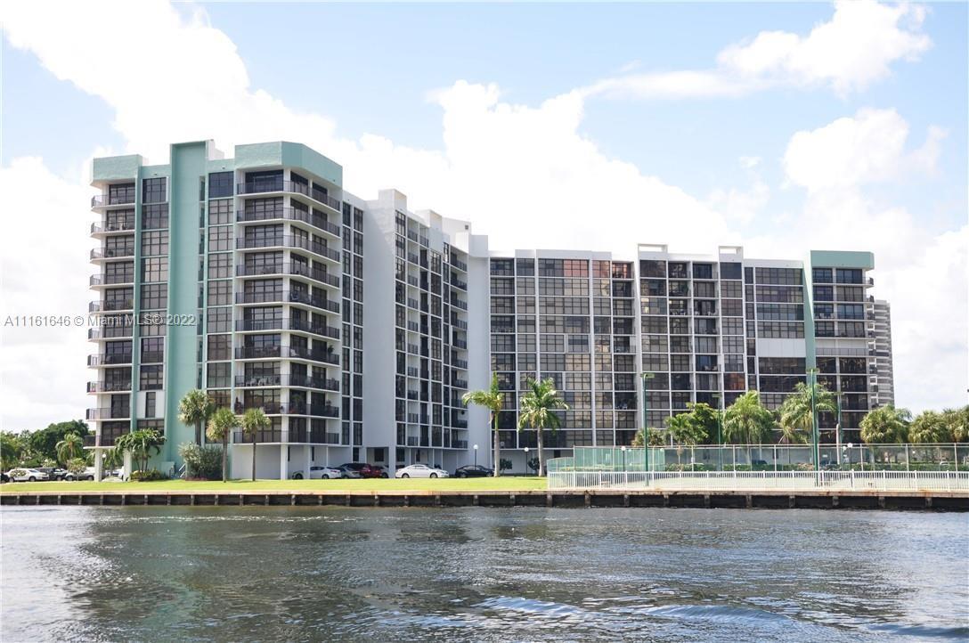 Gorgeous Towers of Oceanview - 2 bedroom / 1.5 bath condo directly on the intracoastal.
Fully remod