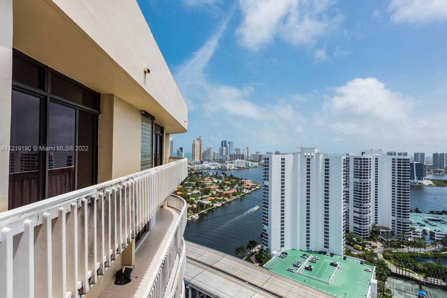 TURNBERRY TOWER IS LOCATED NEAR LUXURIOUS AVENTURA CIRCLE. APT TWF IS A MAGNIFICENT PENTHOUSE TERRAC