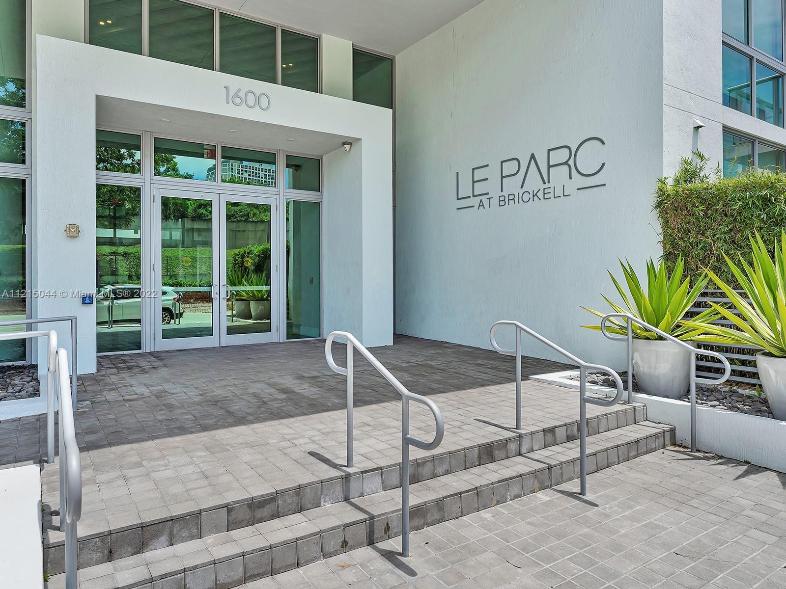 Bright and modern studio at Le Parc Brickell with elegant design influences. This perfect investment