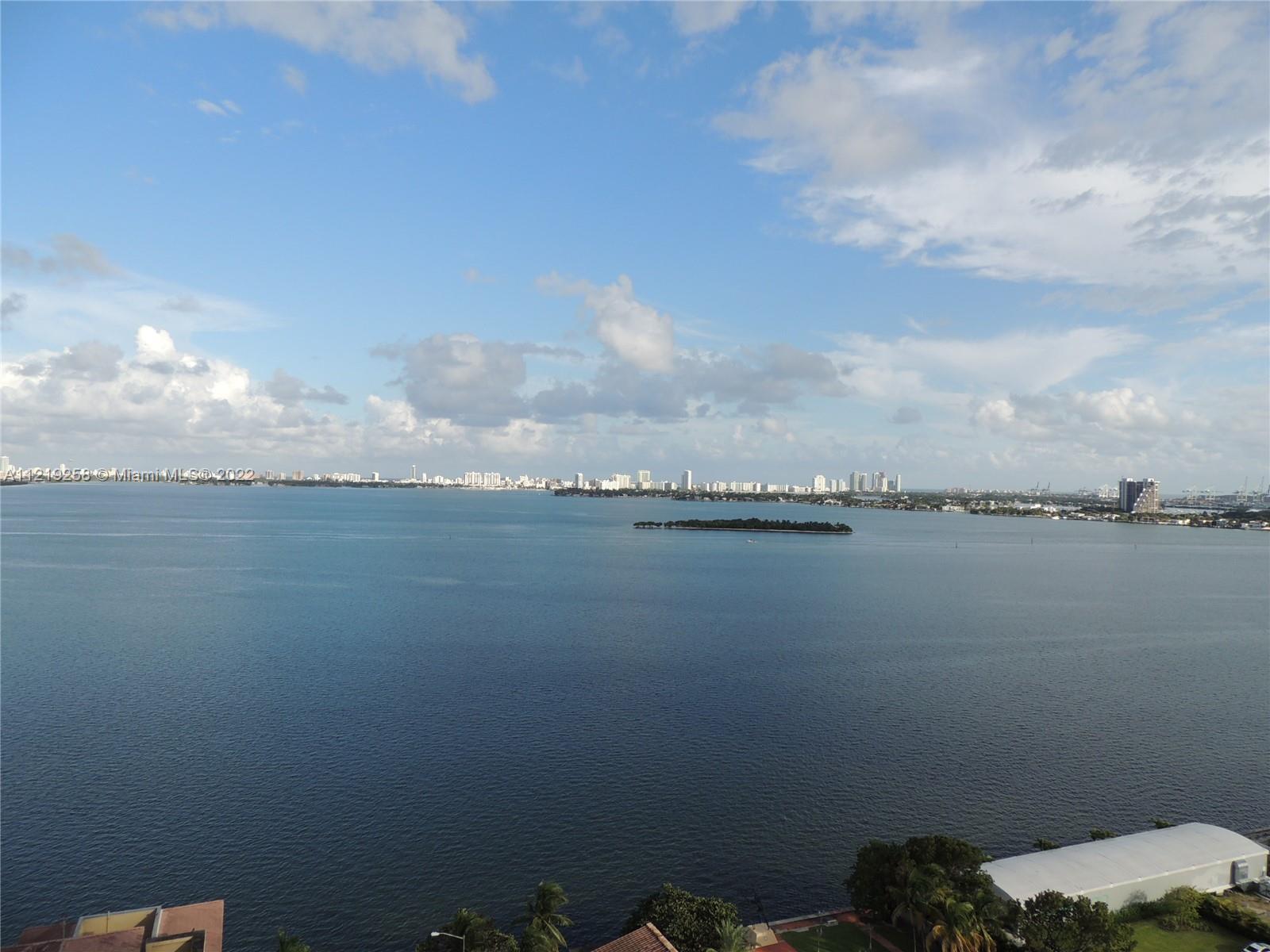 BREATHTAKING VIEWS OF MIAMI BAY AND MIAMI BEACH, BEST LINE IN THE BUILDING, CORNER UNIT, BRIGHT AND 
