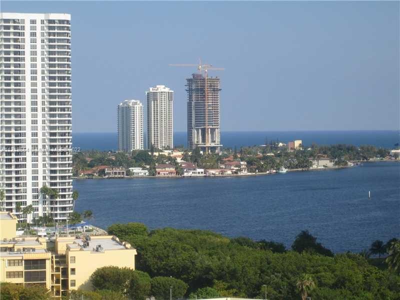 COMPLETELY REMODELED 2BED / 2BATH UNIT, SPLIT FLOOR PLAN, IN THE HEART OF AVENTURA JUST MINUTES FROM