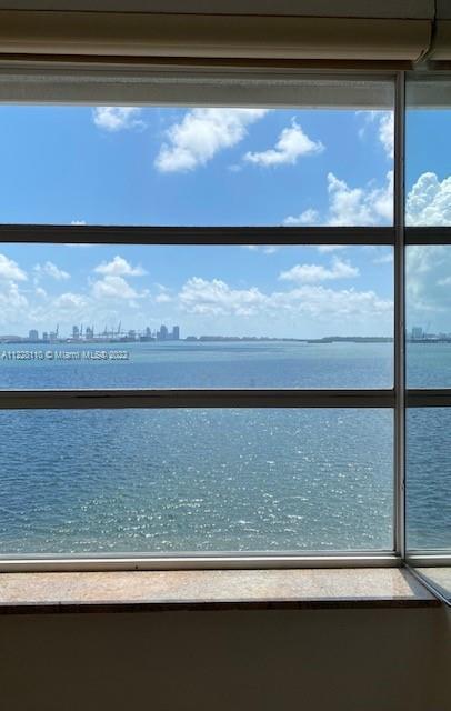 Live in the BEST location of the world famous Brickell District and enjoy the cruise ships go in and