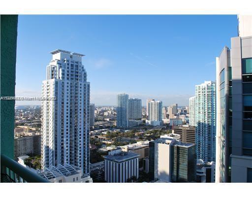 LARGE 2BED + DEN ON 41TH FLOOR. STUNNING CITY AND PARTIAL BAY VIEW. MARBLE FLOOR, LARGE BALCONY. AME