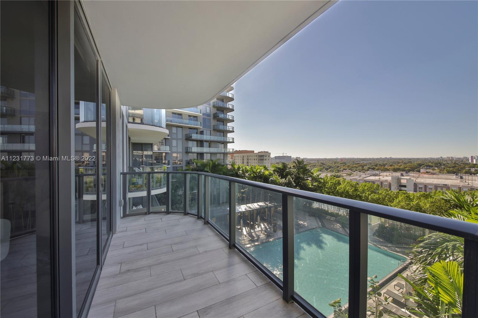 2 BED 2 BATH UNIT AT HYDE MIDTOWN , CERAMIC FLOOR, TERRACE WITH GLASS AND ALUMINUM RAILINGS,SPACIOUS