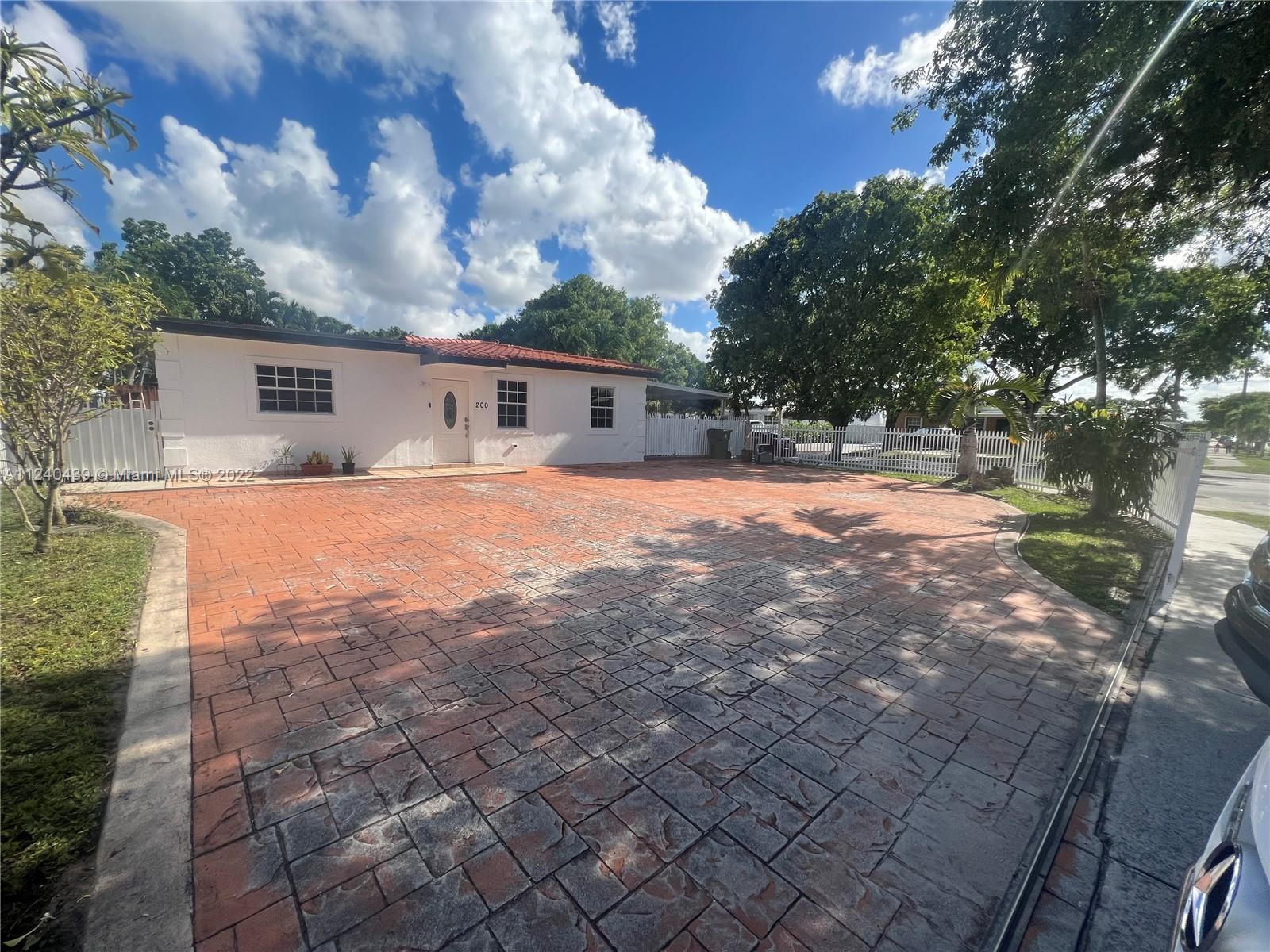 Photo of 200 E 60th St in Hialeah, FL