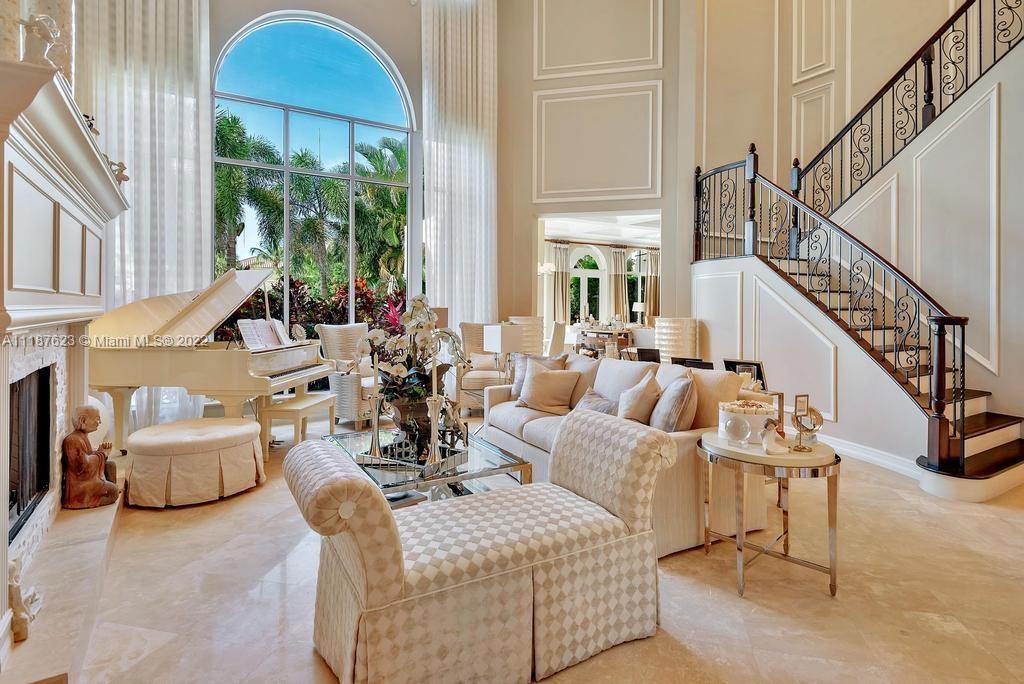 State-of-the-art Capri floorplan is an Oaks showpiece! 5 bd plus study & loft, 5/1 baths. A prime la